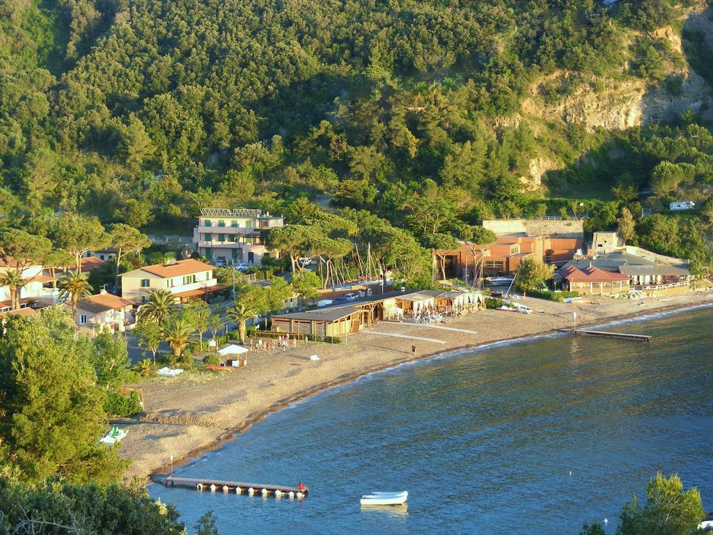 Hotel La Feluca Portoferraio Exterior photo