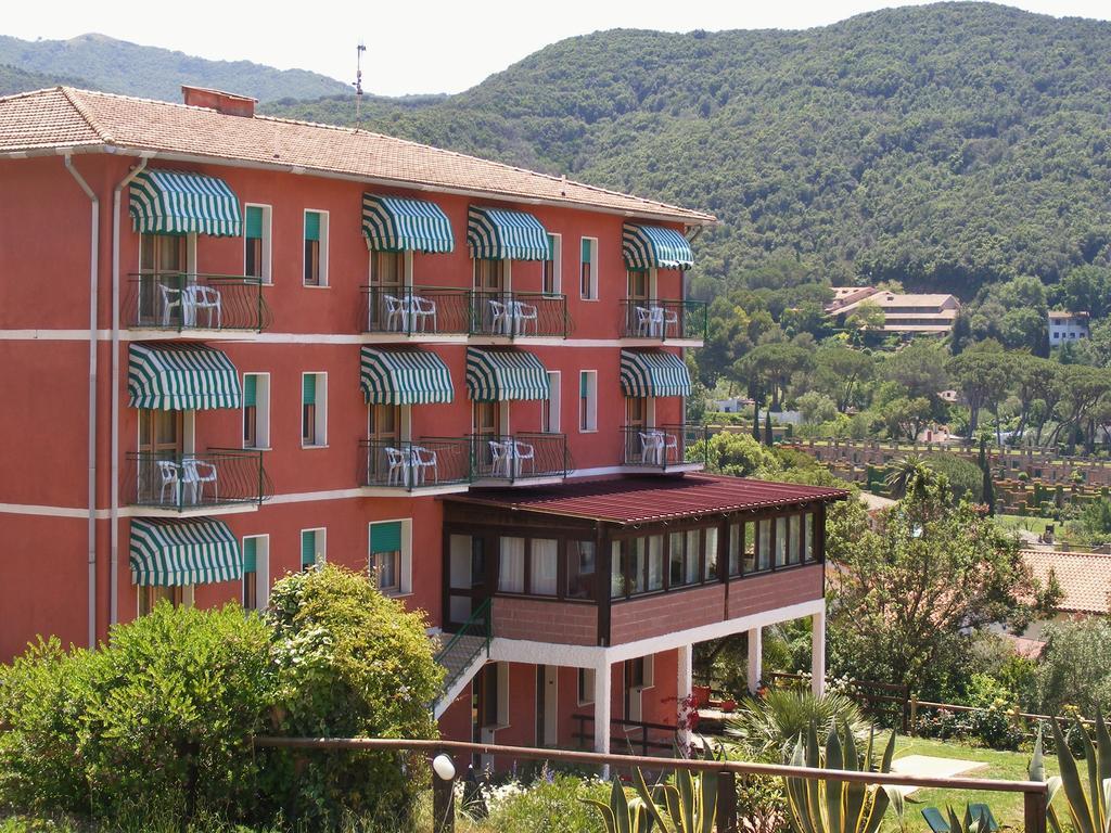 Hotel La Feluca Portoferraio Exterior photo